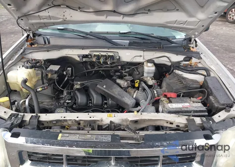 2008 Ford Escape Xlt z USA, uszkodzony, nr VIN 1FMCU03188KD67634